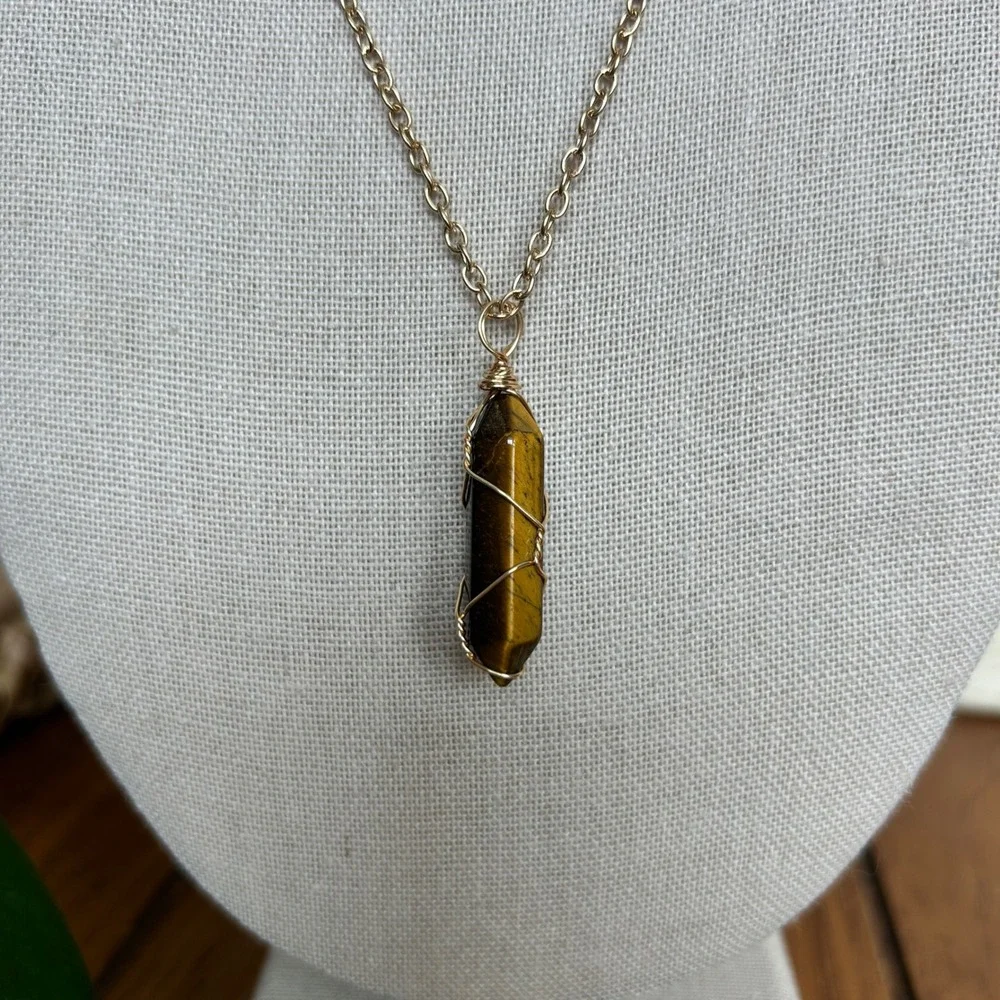 Tigers Eye Crystal Pendant Necklace Gold Tone‎ Chain Wire Wrapped Gemstone Boho